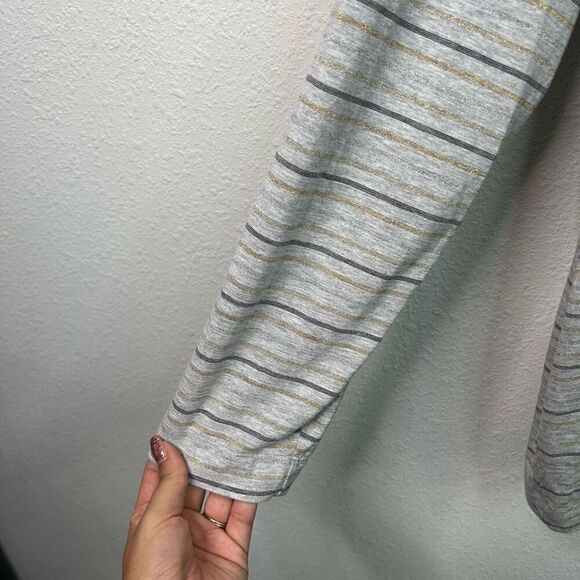 Chicos Women’s Gray Gold Shimmer Striped Long Sleeve Rayon Top Size 4 (XXL) - Picture 4 of 13